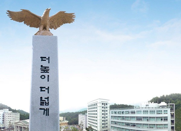 Đại bàng - biểu tượng của Đại học Changshin 